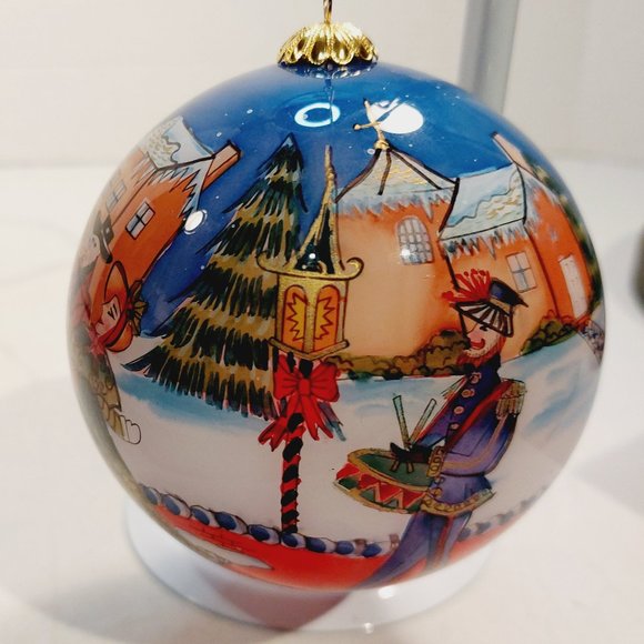 Pier 1 Li Bien large "Town Carolers" Reverse Painted Glass Christmas Ornament - Picture 3 of 8